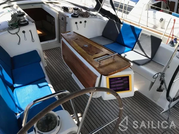 Oceanis 43 - Yacht Charter Sailica