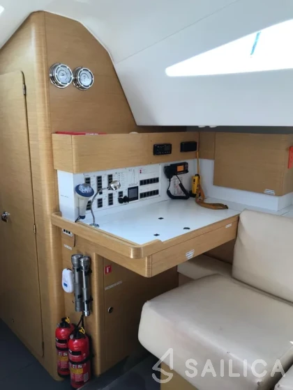 Oceanis 43 - Yacht Charter Sailica