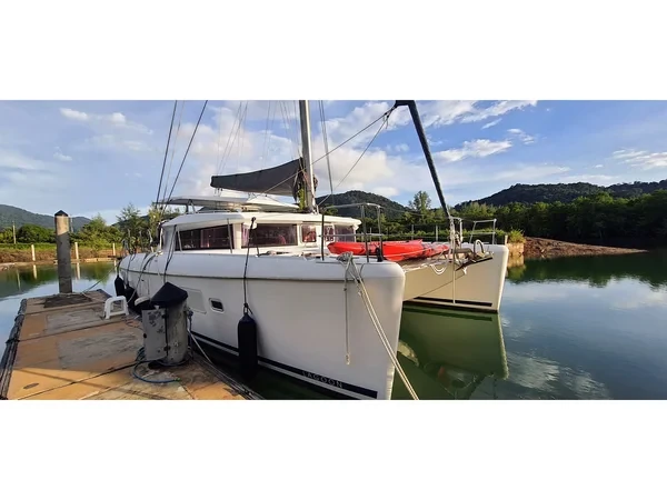 Lagoon 420 - Yacht Charter Sailica
