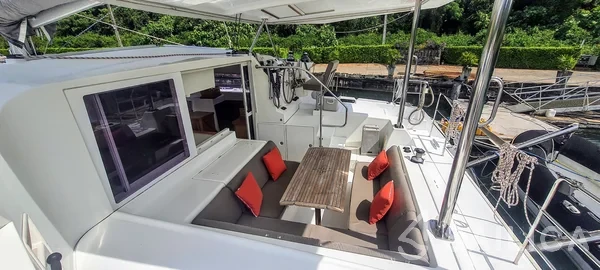 Lagoon 420 - Yacht Charter Sailica
