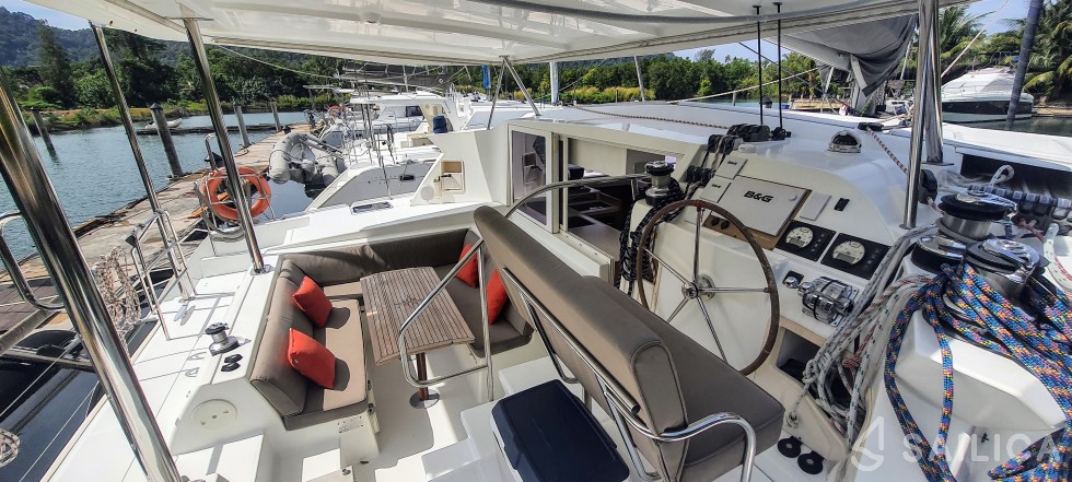 Lagoon 420 - Yacht Charter Sailica