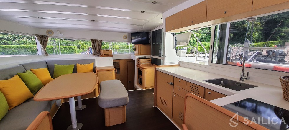 Lagoon 420 - Yacht Charter Sailica