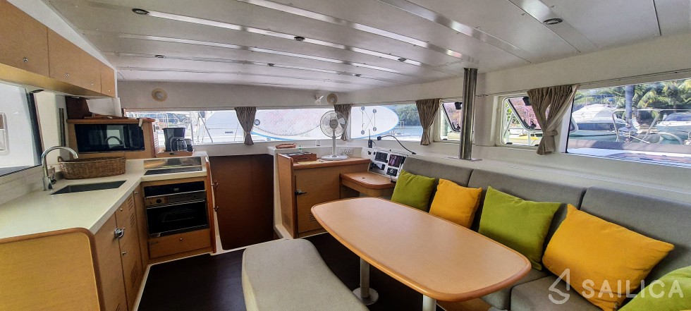 Lagoon 420 - Yacht Charter Sailica