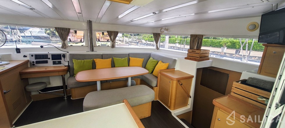 Lagoon 420 - Yacht Charter Sailica