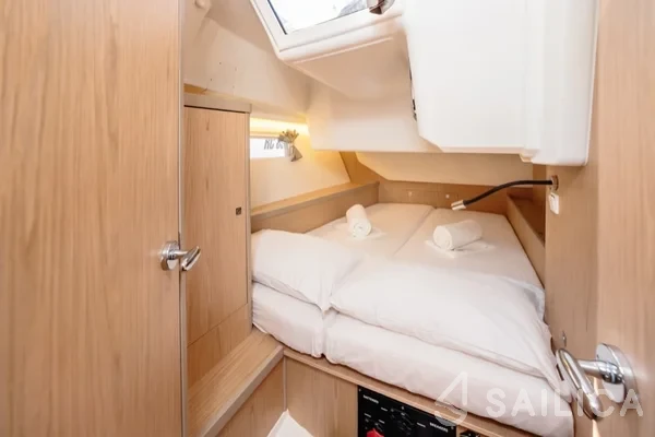 Oceanis 45 - Yacht Charter Sailica