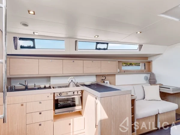 Oceanis 45 - Yacht Charter Sailica