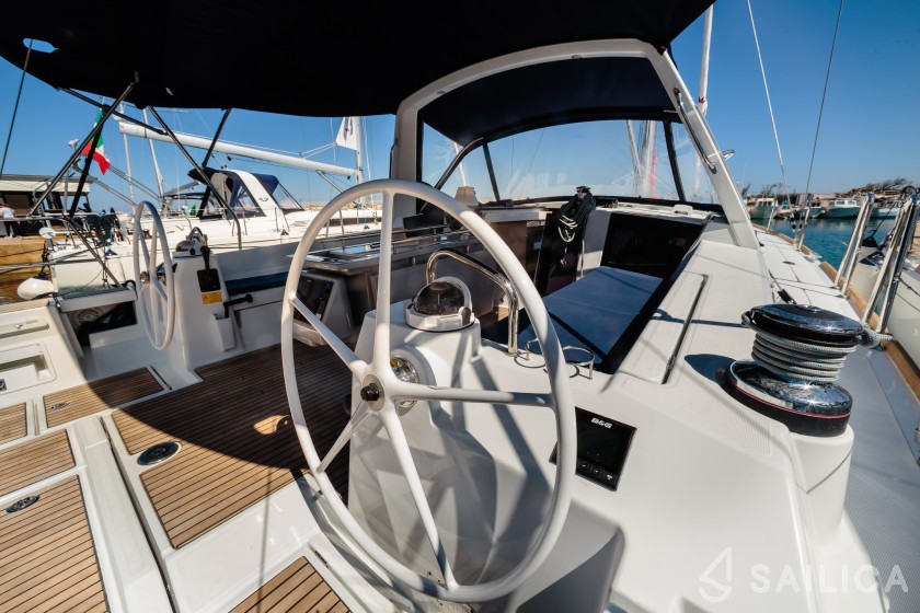 Oceanis 45 - Yacht Charter Sailica