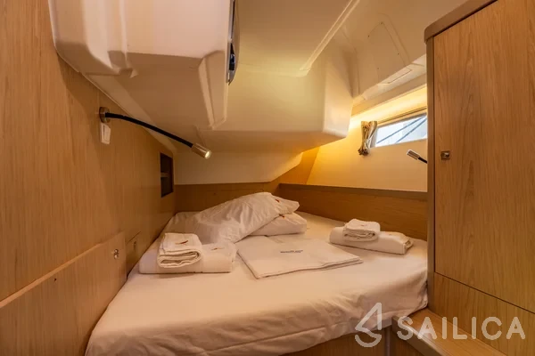 Oceanis 45 - Yacht Charter Sailica