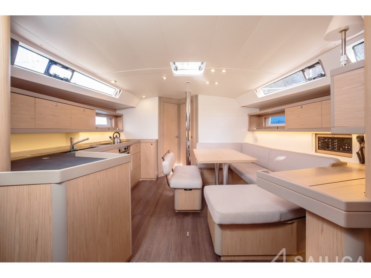 Oceanis 45 - Yacht Charter Sailica