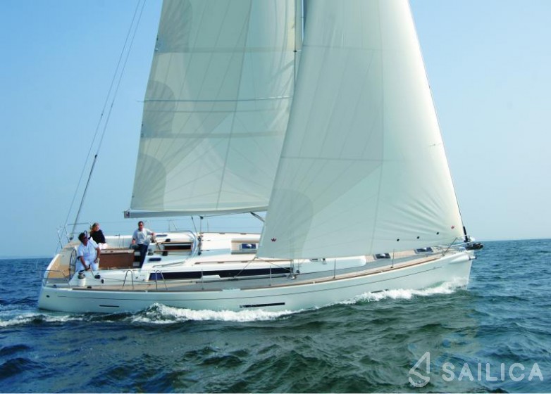 Dufour 450 GL - Yacht Charter Sailica