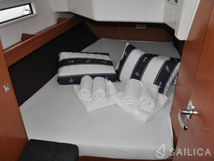 Bavaria 37 Cruiser - Yacht Charter Sailica