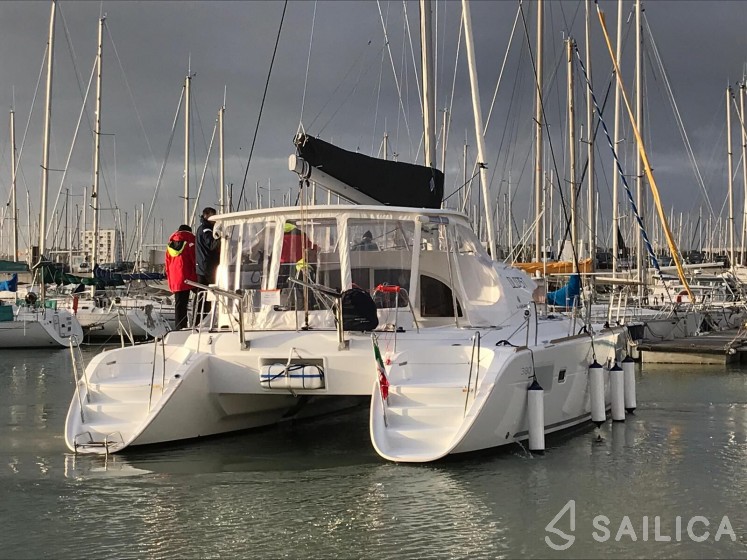 Lagoon 380 - Yacht Charter Sailica