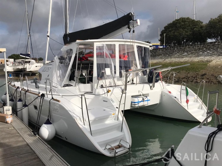 Lagoon 380 - Yacht Charter Sailica
