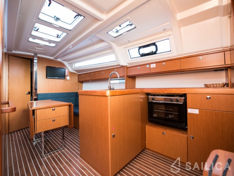 Bavaria 37 Cruiser - Yacht Charter Sailica