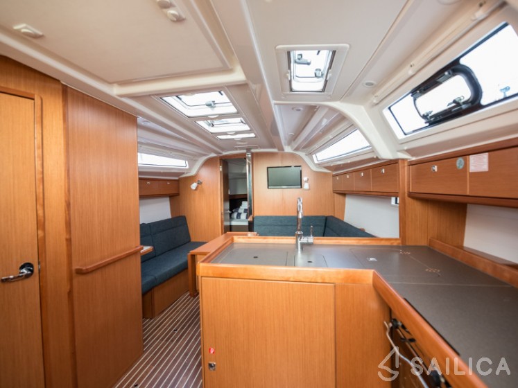 Bavaria 37 Cruiser - Yacht Charter Sailica