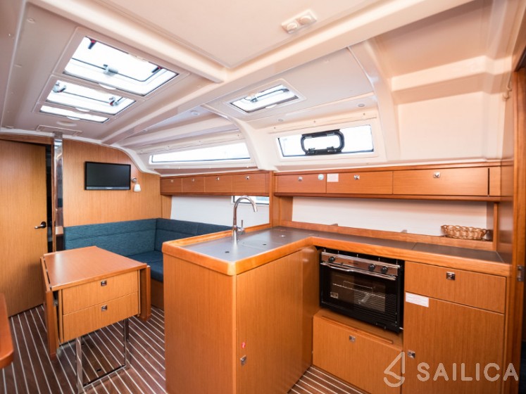 Bavaria 37 Cruiser - Yacht Charter Sailica