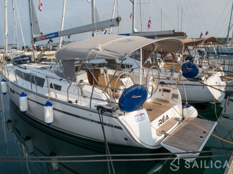 Bavaria 37 Cruiser - Yacht Charter Sailica
