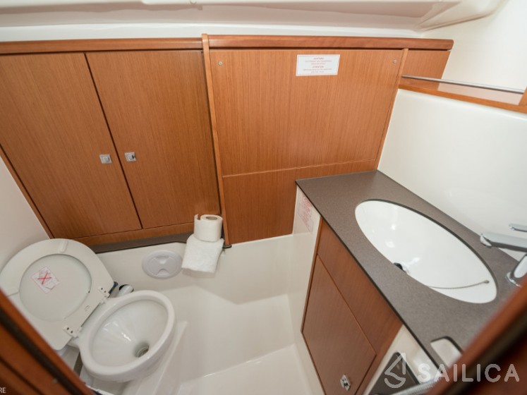 Bavaria 37 Cruiser - Yacht Charter Sailica