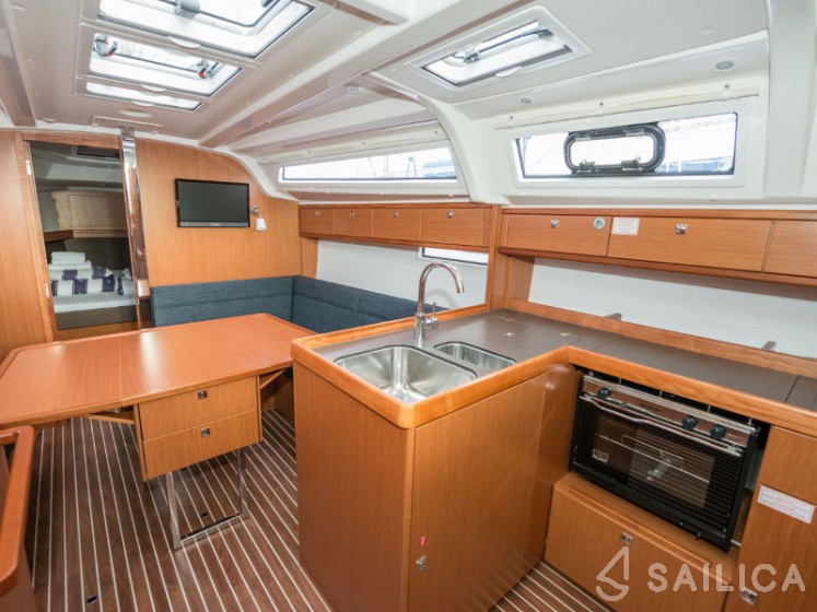Bavaria 37 Cruiser - Yacht Charter Sailica