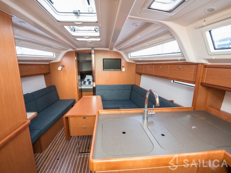 Bavaria 37 Cruiser - Yacht Charter Sailica