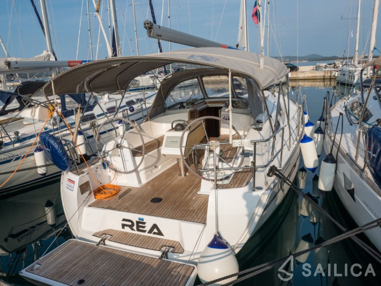 Bavaria 37 Cruiser - Yacht Charter Sailica