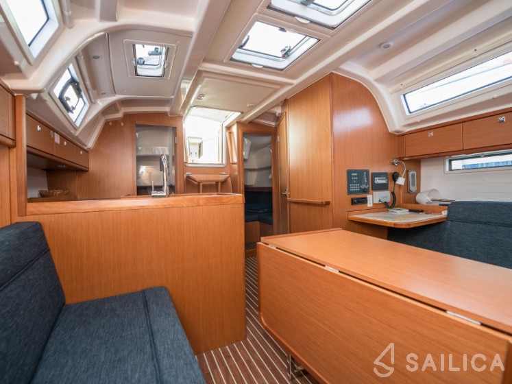 Bavaria 37 Cruiser - Yacht Charter Sailica