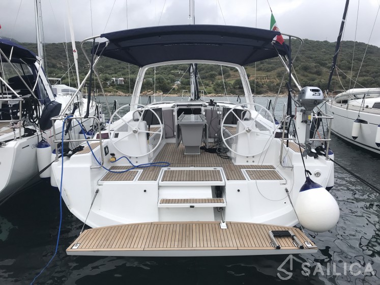 Oceanis 41.1 - Yacht Charter Sailica