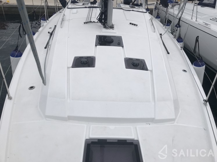 Oceanis 41.1 - Yacht Charter Sailica