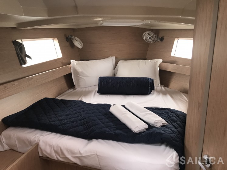 Oceanis 41.1 - Yacht Charter Sailica