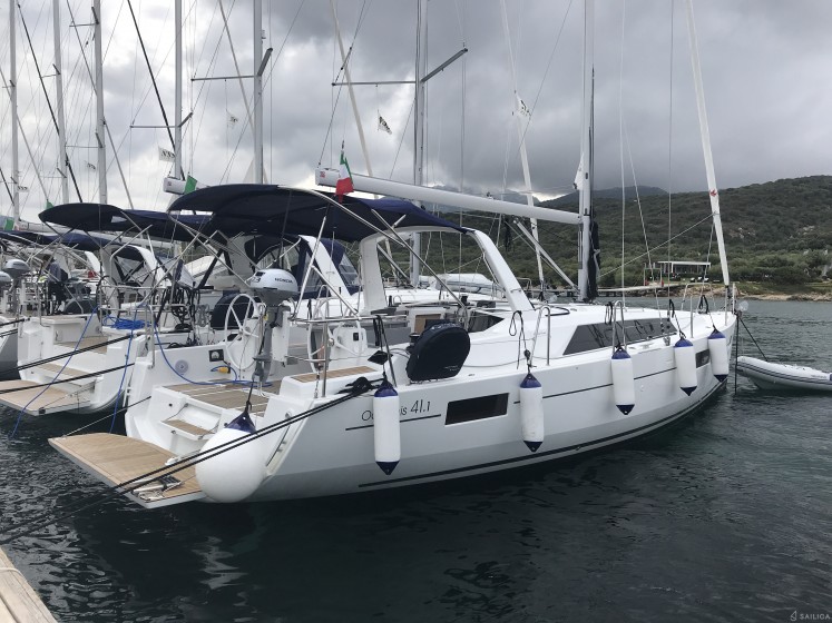 Oceanis 41.1 - Yacht Charter Sailica