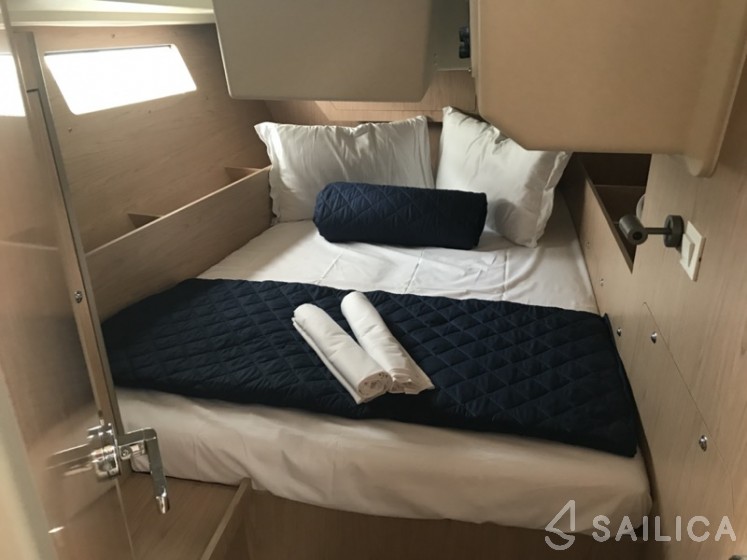 Oceanis 41.1 - Yacht Charter Sailica