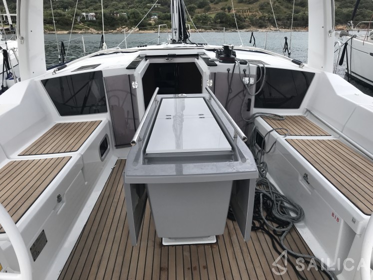 Oceanis 41.1 - Yacht Charter Sailica