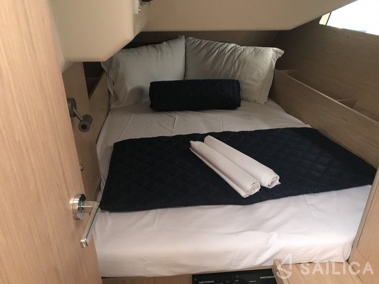 Oceanis 41.1 - Yacht Charter Sailica