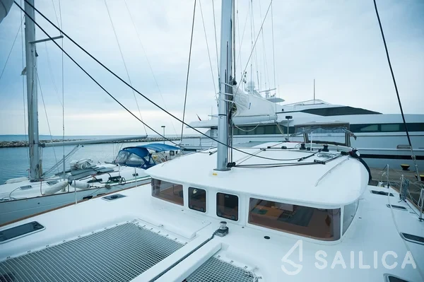 Lagoon 400 S2 - Yacht Charter Sailica