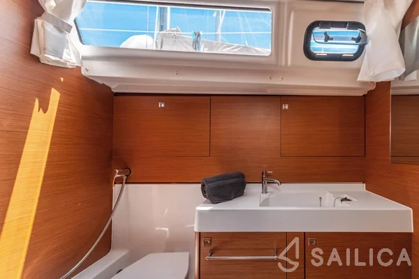 Sun Odyssey 519 - Yacht Charter Sailica