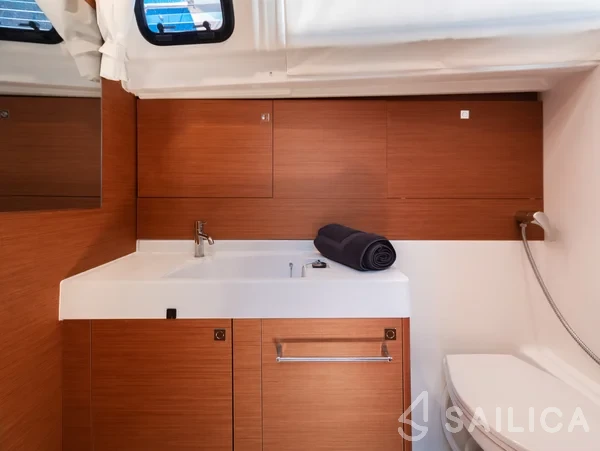 Sun Odyssey 519 - Yacht Charter Sailica