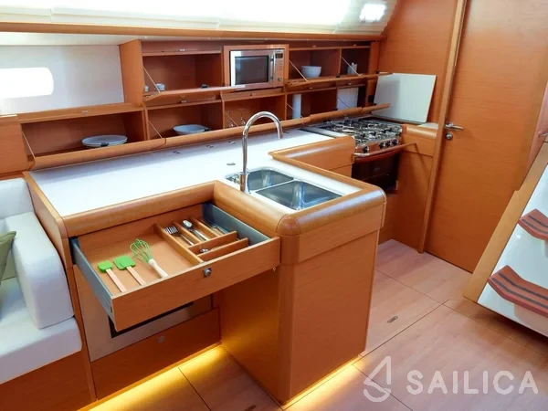 Sun Odyssey 519 - Yacht Charter Sailica