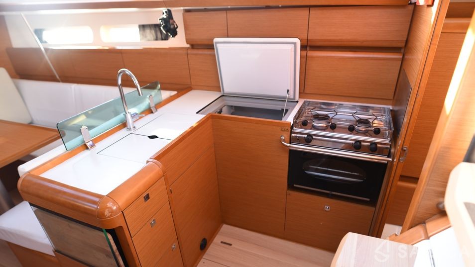 Sun Odyssey 419 - Yacht Charter Sailica