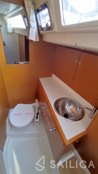 Sun Odyssey 419 - Yacht Charter Sailica