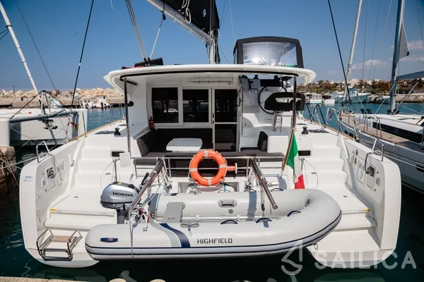 Lagoon 40 - Yacht Charter Sailica