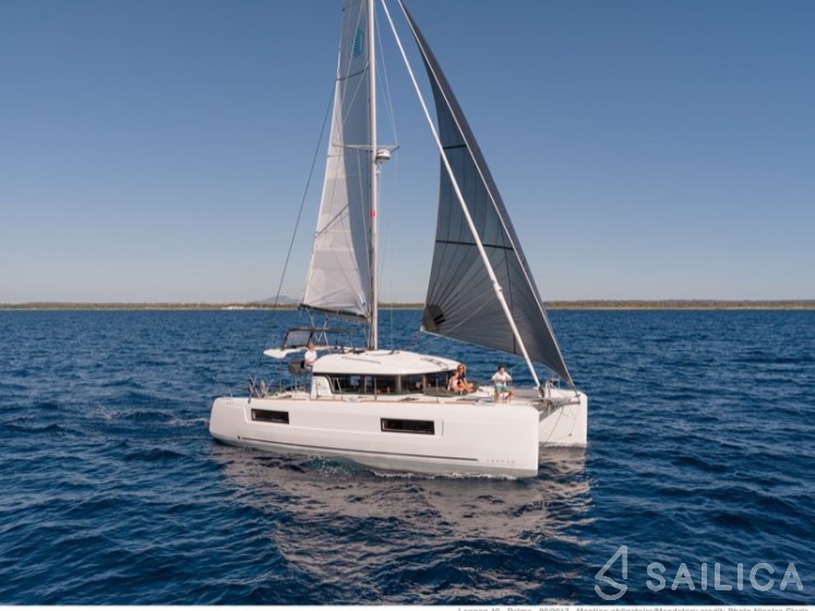 Lagoon 40 - Yacht Charter Sailica