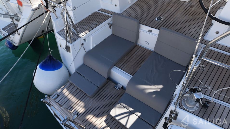 Jeanneau 54 - Yacht Charter Sailica