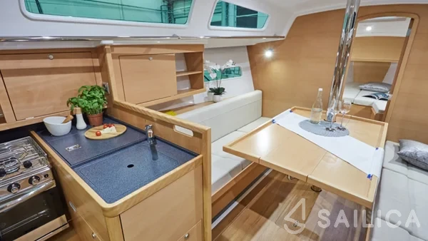 Sun Odyssey 319 - Yacht Charter Sailica