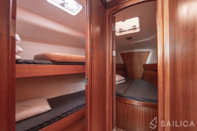 Delphia 40 - Yacht Charter Sailica