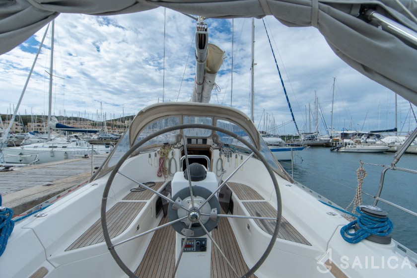 Delphia 40 - Yacht Charter Sailica