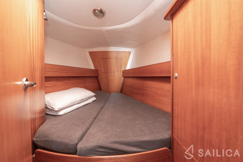 Delphia 40 - Yacht Charter Sailica