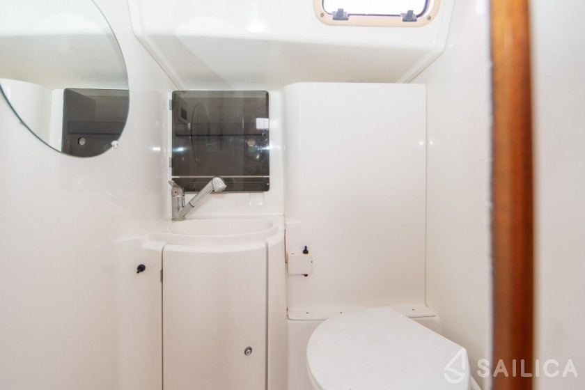 Delphia 40 - Yacht Charter Sailica