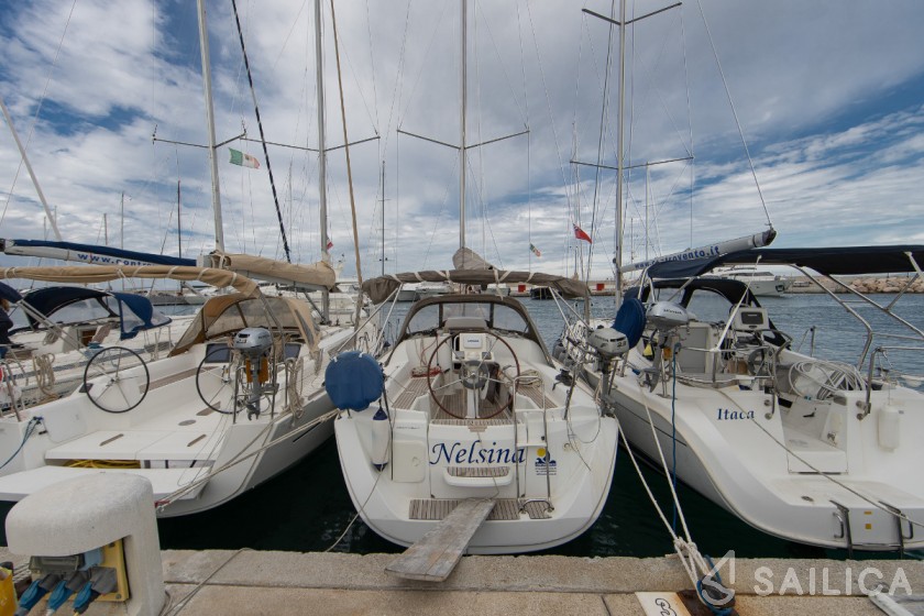 Sun Odyssey 33i - Yacht Charter Sailica