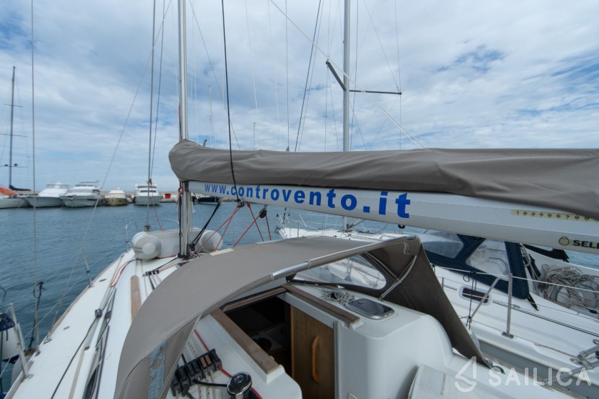 Sun Odyssey 33i - Yacht Charter Sailica