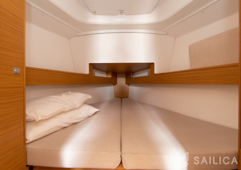 Sun Odyssey 33i - Yacht Charter Sailica
